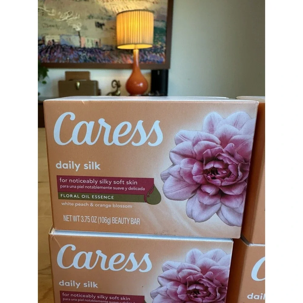 Lot Of 4 Caress Daily Silk Floral Oil Essence Silky Soft Skin Bar Soap *3.75 oz.
